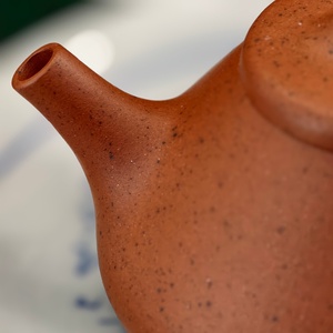 Pot à thé Yixing en argile rouge vieillie Ziye Shi Piao, fait main en argile Zisha, cuit à haute température, certifié REACH, sans additifs, sans danger pour les aliments - Product Image 2
