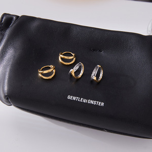 Pendientes Huggie de Dos Tonos, Oro y Plata, Acero Inoxidable, Diseño Geométrico, Joyería Ligera de Moda para Mujeres y Niñas - Product Image 4