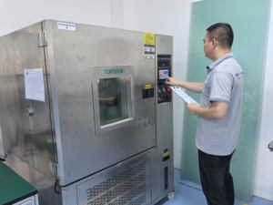 زجاجة بلاستيكية سقي ضباب ناعم 1.5 لتر مع ضغط يدوي بخاخ يدوي للحديقة - Product Image 5