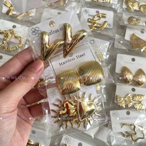 Boucles d'oreilles en acier inoxydable, élégantes et luxueuses, plaquées or, style simple et tendance - Product Image 3