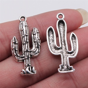 Colgante de <span class=keywords><strong>Cactus</strong></span> Saguaro 16x33mm de Aleación de Zinc Plateado Antiguo con 1 Bucle para Collar Bohemio del Desierto - Product Image 4