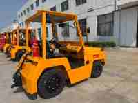 Traktor Derek CTD35 35T: Mesin ISUZU, Okamura Auto, Kabin Semi-Tertutup, Pin Drawbar Depan/Belakang.