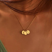 Collier avec pendentif personnalisé en acier inoxydable pour femmes Vente en gros Nom gravé plaqué pièce de monnaie