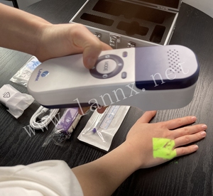 LANNX UVF 500A Penampil Pembuluh Darah Genggam Portabel Pencari Pembuluh Darah Medis Pemindai Darah Populer - Product Image 1