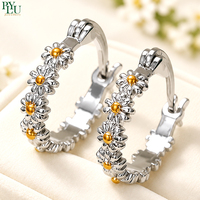 Boucles d'oreilles créoles marguerite en cuivre plaqué argent pour femme, bicolores, petites boucles d'oreilles florales minimalistes