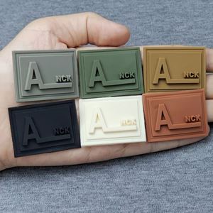 Écusson personnalisé en caoutchouc souple 3D, petit patch en PVC silicone gaufré, motif dessin animé, lettre, logo pour vêtements et chapeaux - Product Image 1