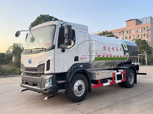 CHENGLONG Camión Cisterna de Agua Eléctrico de 12M3 con Ahorro de Energía 4X2 EV con Aspersor - Product Image 4