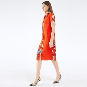 Vestido de Verano 2025 para Mujer, Talla Grande, Estilo Miyake, Falda Plisada, Encaje, Cierre de Botón, Panel con Letras Estampadas, Top Largo Holgado - Product Image 3