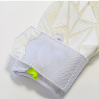 Gants de gardien de but Gants de gardien de but de football de haute qualité par bouclier en cuir Protection unisexe en caoutchouc pour les doigts et les pouces