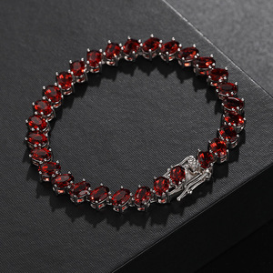 Bracelet en grenat de forme poire / ovale / cœur, minimaliste et contemporain, en argent sterling 925, bijou unique et polyvalent pour les sorties nocturnes - Product Image 2