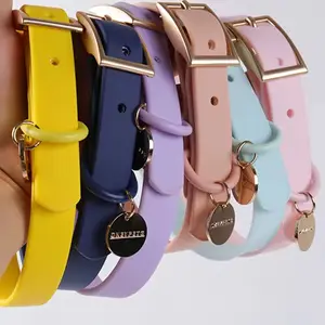 Conjunto de Correa y <span class=keywords><strong>Collar</strong></span> de Perro de PVC Ajustable de Lujo Personalizado, Collares para Mascotas Suaves e Impermeables de Colores con Características Multifuncionales - Product Image 1