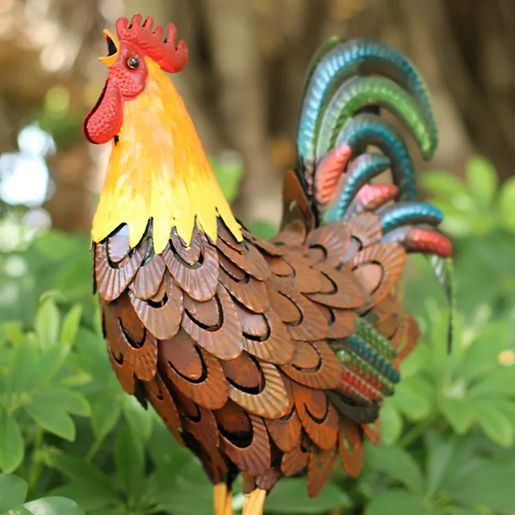 Decorazione del giardino della statua del gallo all'ingrosso, Rooster decorativi in metallo colorato creativo di pollo in metallo Ratuor
