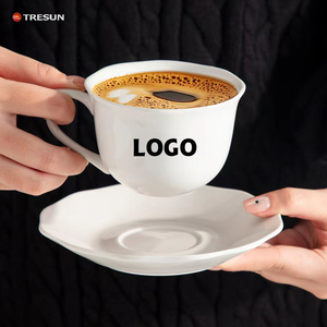 Ensemble <span class=keywords><strong>tasse</strong></span> et soucoupe à café en céramique blanche fine en <span class=keywords><strong>porcelaine</strong></span>, design classique moderne chinois, 200 ml, forme de fleur, logo personnalisé - Product Image 1