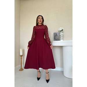 Vestido de Noche de Satén Borgoña al por Mayor con Ribete de Encaje y Detalles Fruncidos - Product Image 5