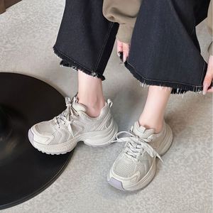 Zapatillas Retro Gruesas Negras y Grises, Calzado Deportivo Versátil con Suela Alta Transpirable de Malla para Mujeres de Baja Estatura - Product Image 5