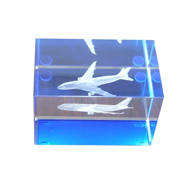 Avião gravado a laser 3d barato, modelo azul, cubo de cristal de cor, presente para convidados, casamento