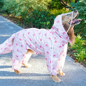 Impermeable para Perros Grandes con Cobertura Completa de Cuatro Patas, Estampado de Dibujos Animados con Protector Facial Transparente, Ropa para Mascotas con Diseño de Oso Fresa y Graffiti - Product Image 1