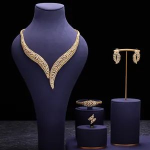 Ensemble de bijoux de mariage romantique en zircon entièrement pavé Ensemble de collier de bijoux de mariée de luxe Plaqué or 24 carats Accessoires de mariage de Dubaï