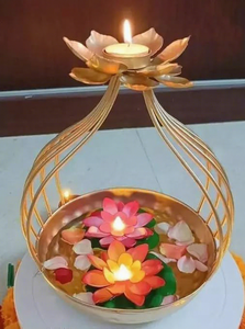 Porte-bougie en laiton doré en forme de lotus avec fleurs flottantes pour la décoration de la maison, les mariages et les occasions festives - Product Image 2