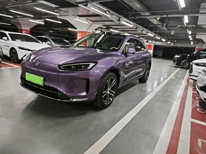 AITO M5 Extended-Range Ultra SUV 4x4 Usato 2025 viola su sfondo albicocca - Product Image 2
