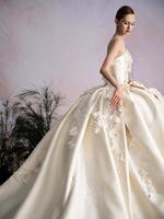Robe de soirée moderne en satin, style princesse royale, avec fleurs 3D, dentelle, cristaux, longueur ras du sol, pour mariage ou bal
