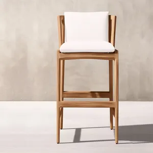 كرسي خشبي من الفناء مع مقعد من حبل الساج