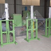 Machine hydraulique certifiée CE pour l'emboîtement, le pressage et l'emballage de pneus de voiture usagés, équipement pour l'exportation de pneus de voiture usagés