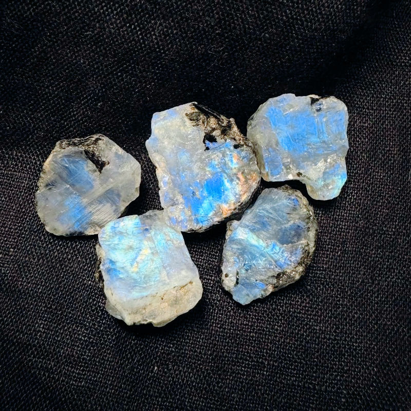 มูนสโตนเรนโบว์ดิบ