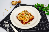 Lasagne copieuse à base de plantes à haute teneur en protéines Nourriture végétalienne réconfortante avec couches de sauce hachée et tomate pour les amateurs de Keto et de gymnastique