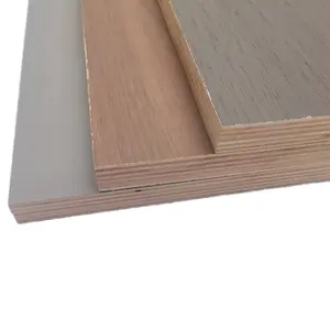 ألواح جانبية ممتازة بجودة عالية 18 مم من رقائق الخشب الرقائقي للأثاث الخشبي المحدوب المقاوم للماء 4x8 صناعة صينية