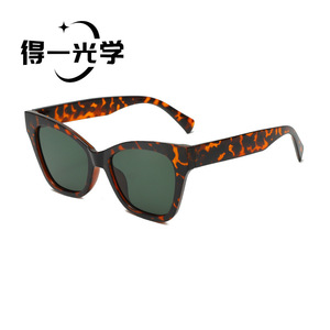 แว่นกันแดดทรงแคทอาย De Yi Optics สำหรับผู้หญิง ป้องกันรังสียูวี 400 กรอบพลาสติก สไตล์วินเทจ เหมาะสำหรับออกนอกบ้าน ขับรถ หรือไปงานปาร์ตี้ - Product Image 3
