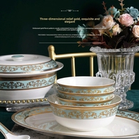 Service de table de luxe léger d'inspiration occidentale, 29 pièces, en porcelaine fine émaillée de style européen, avec décor doré en relief