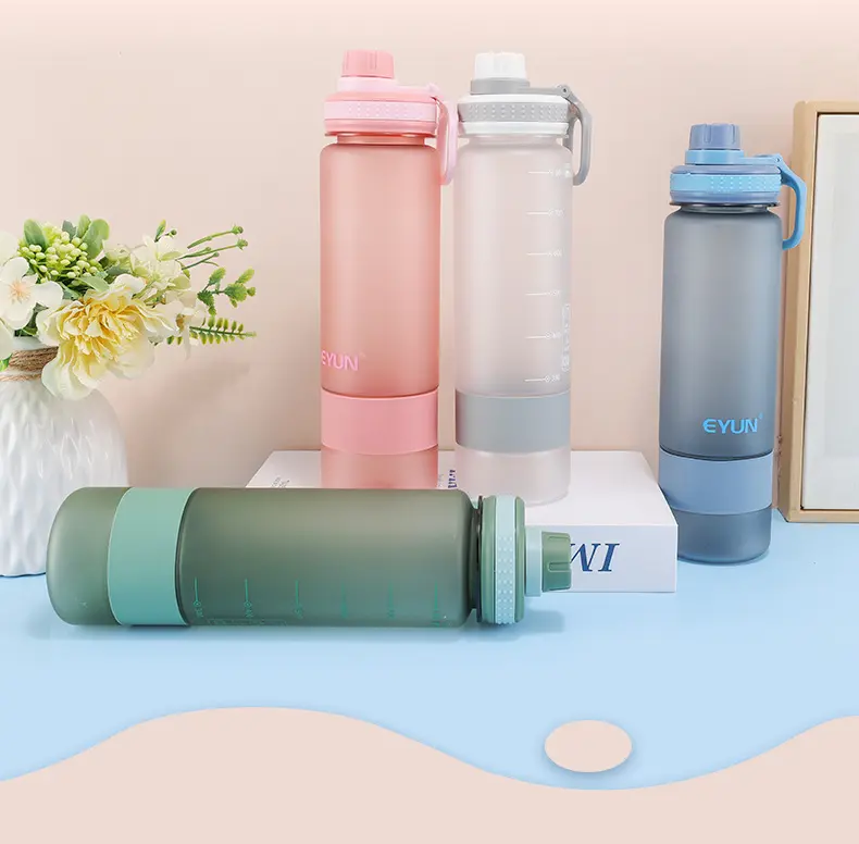 Tasse d'eau en plastique mat simple et créative pour garçons et filles, bouteille de grande capacité pratique pour le sport et le fitness