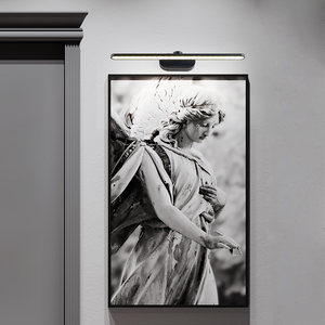 Applique murale LED moderne noire, corps en aluminium rectangulaire, commande tactile, intensité variable, lumière blanc chaud 3500K pour salon - Product Image 5