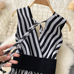 Combinaison sans manches en mousseline de soie à col en V pour femme, avec taille cintrée, tendance - Product Image 4