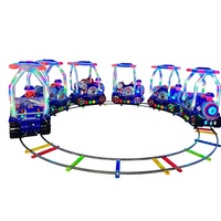 Train à pédales pour enfants de style britannique avec piste circulaire détachable et lumières LED pour 5 à 10 passagers