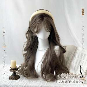 วิกผมยาวหยิกสีน้ำตาลเบจมิ้นท์ พร้อมหน้าม้าปัดข้าง ลอนคลื่นธรรมชาติ เส้นผมดูเป็นธรรมชาติ ทนความร้อนสูง ทำจากเส้นใยคาเนคาลอน - Product Image 4