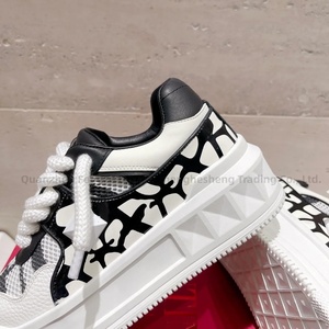 รองเท้าผู้หญิงและผู้ชายแบรนด์เนมหรูคุณภาพสูงสุด รองเท้าผ้าใบดีไซน์เนอร์ รองเท้าโลฟเฟอร์ รองเท้าสั่งทำโลโก้แบรนด์ได้ - Product Image 4