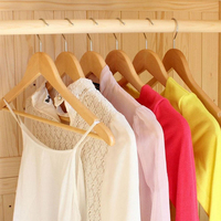 Vente en gros de cintres plats en bois à un niveau pour garde-robe cintres avec logo personnalisable cintres en bois pour costumes