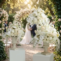 EG-N07 Boule florale blanche avec orchidée papillon, Phalaenopsis blanche et rose pour la décoration d'allées, de chemins et de tables
