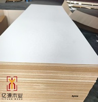 Prix Usine Plaque MDF Mélaminé 4x8 pieds 5mm 1220x2440 680 730 Densité E1 Couleur Personnalisée pour Meubles de Maison Armoire Panneau Mural
