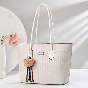 Borsa da Donna di Lusso Stile Moda 2026, Grande Capacità, con Ciondolo Orsetto Carino, Borsa a Mano di Alta Qualità, Borsa a Spalla da Donna - Product Image 4