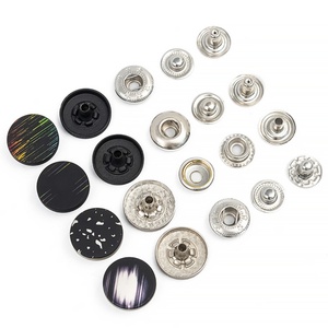 อุปกรณ์ตกแต่งเสื้อผ้าโลโก้แบบกำหนดเอง ขนาด 11 มม. 12 มม. ผลิตจากโลหะผสมสังกะสี 4 ส่วน ชุบสีดำ กระดุมแป๊กสำหรับกระเป๋าและกางเกงยีนส์ - Product Image 6