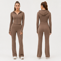 Ensemble de vêtements de sport ODM personnalisé de haute qualité pour femmes, sweat à capuche court rayé, coupe ample, antibactérien, écologique, respirant
