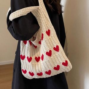 Nouveau style Sac fourre-tout en polyester tricoté à la main pour femme, motif cœur mignon, idéal pour la plage et le shopping - Product Image 3