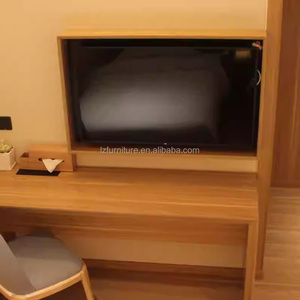 Ensembles de meubles de chambre d'hôtel 3 étoiles abordables : Cadre de lit moderne en bois avec tête de lit, meuble TV, chaise, poste de travail et table basse - Product Image 6
