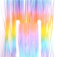Rideau à franges irisées effet goutte de pluie avec pompons colorés - Décoration d'anniversaire et rideau de porte