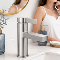 Mitigeur de lavabo monocommande contemporain en chrome poli avec bec de type « Block Spout » et aérateur, en zinc, pour salle de bain