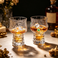Verre à whisky en verre borosilicate de style américain, avec texture écorce d'arbre en relief, base lourde, pied et poignée