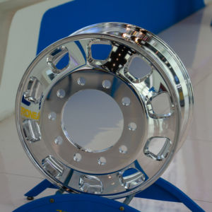 ขอบล้ออลูมิเนียมสีเงิน - Product Image 1